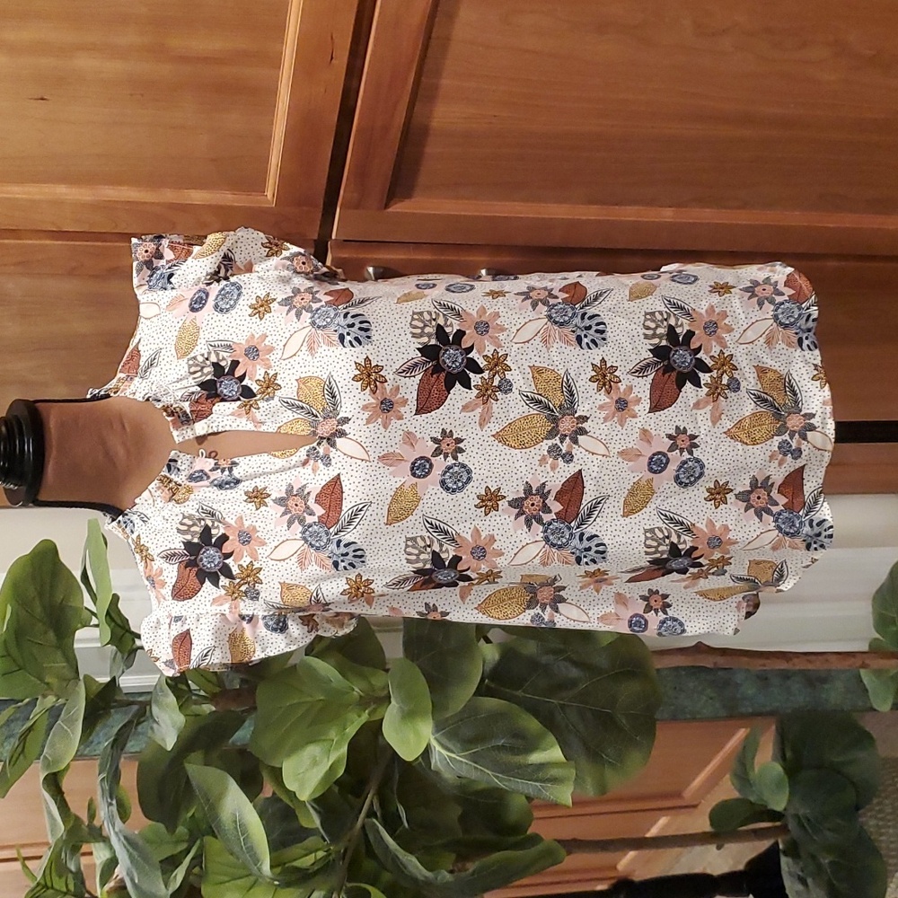 Floral sleeveless top